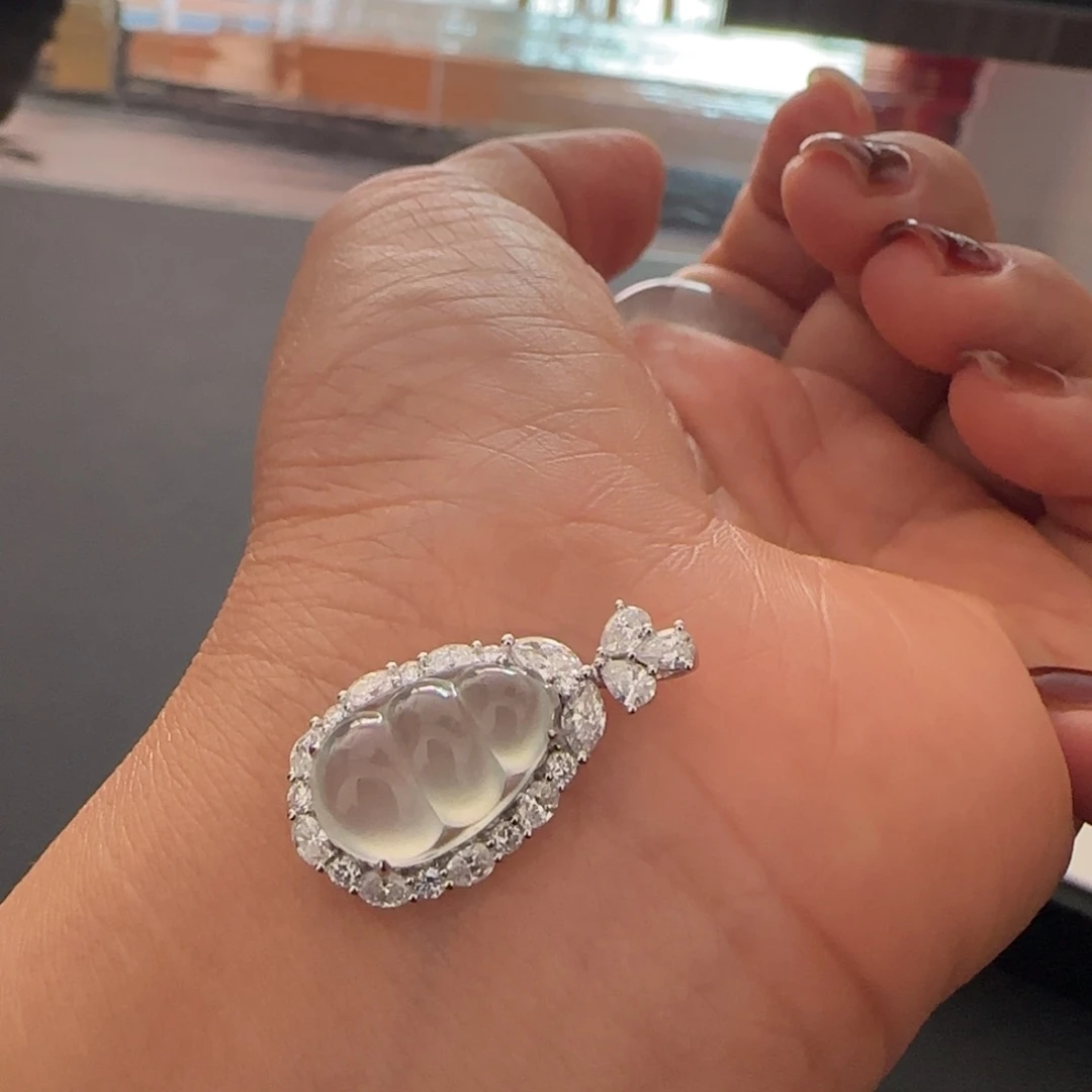 翡翠颈饰18K金镶嵌福豆