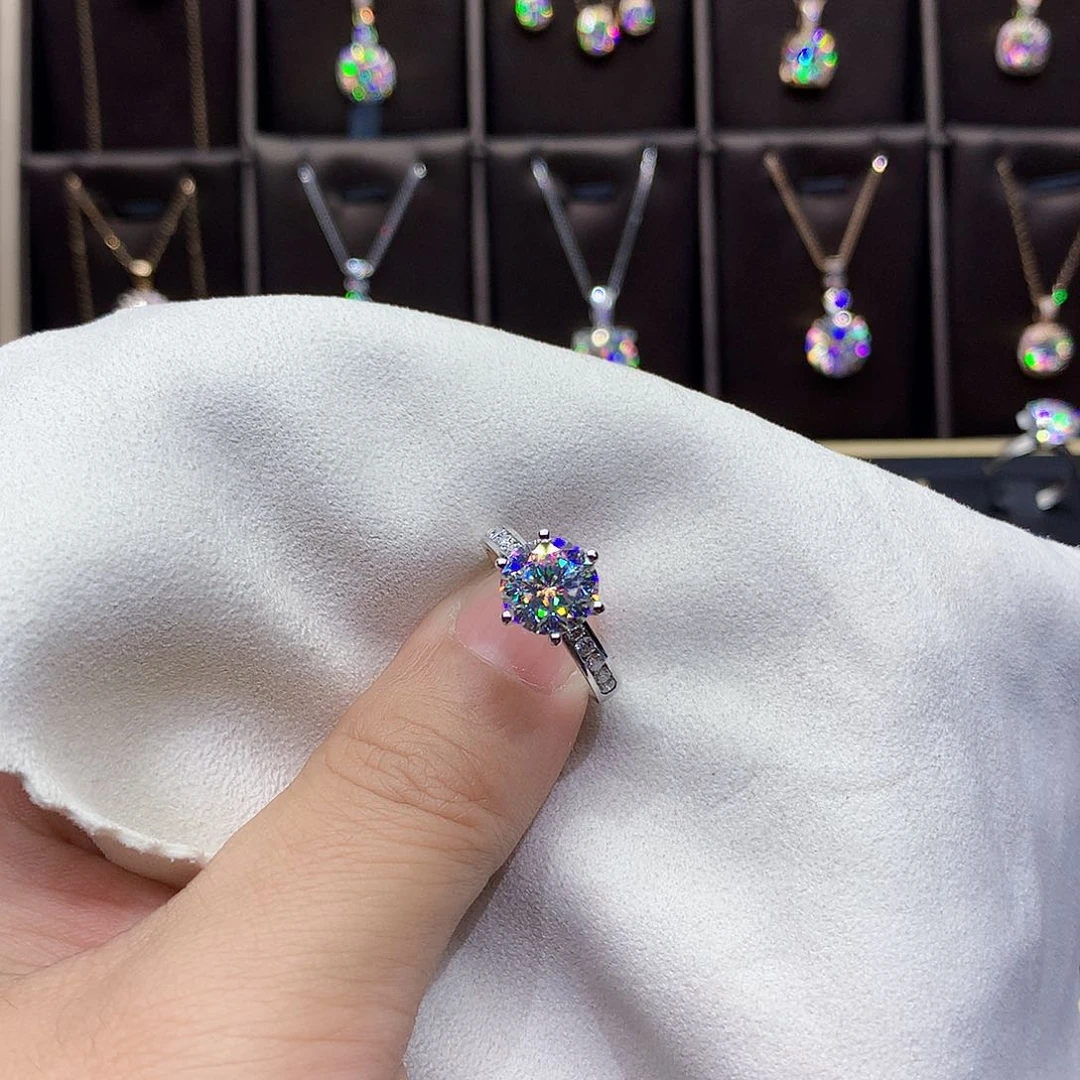 合成碳硅石（莫桑石）戒指/指环18K金镶嵌?****?