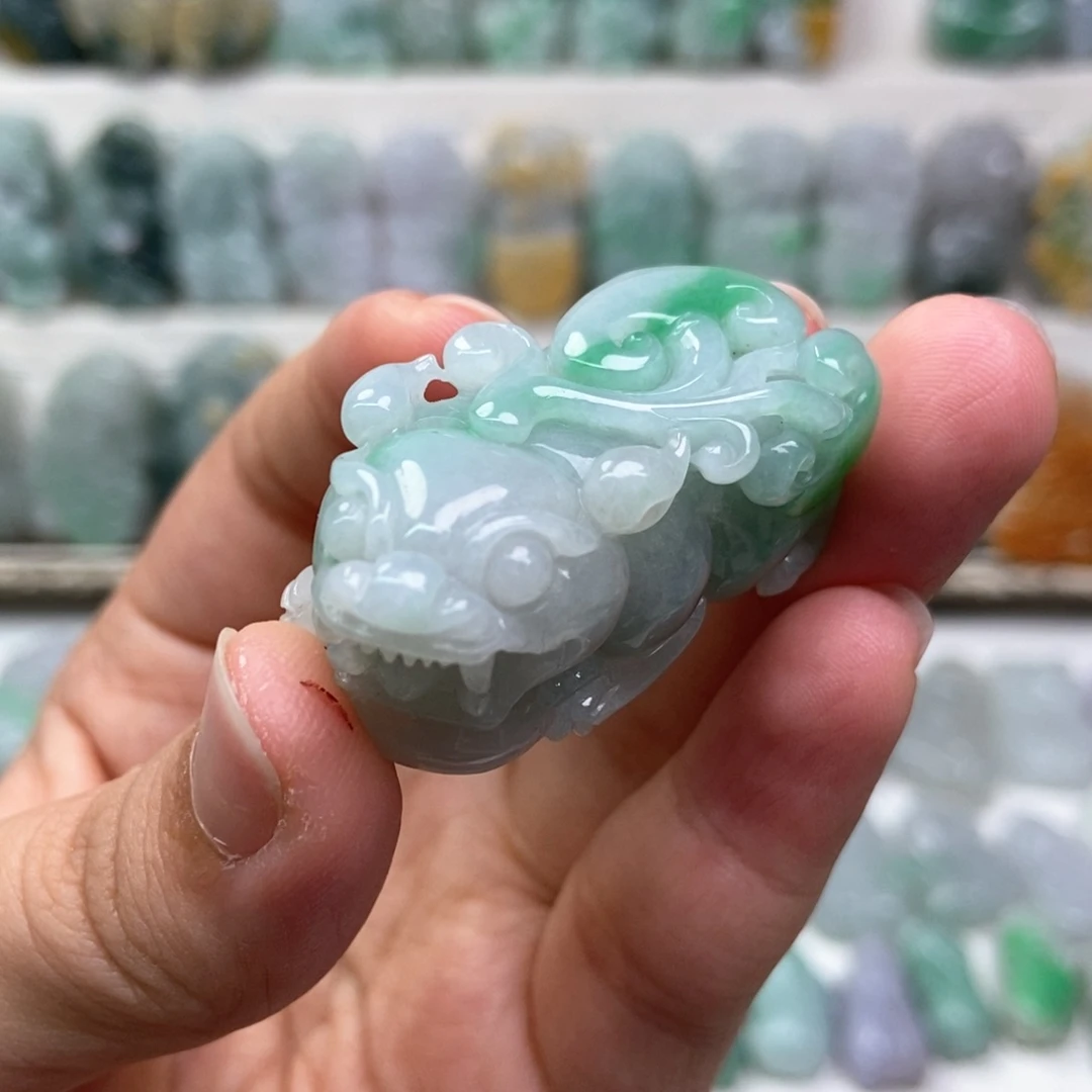 翡翠未镶嵌吊坠(赠链)