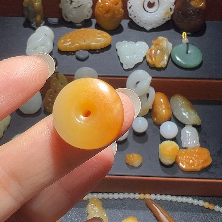 未镶嵌和田玉（黄玉）车挂胡***?