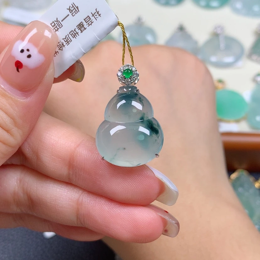 【闪购商品】翡翠18K金镶嵌颈饰葫芦