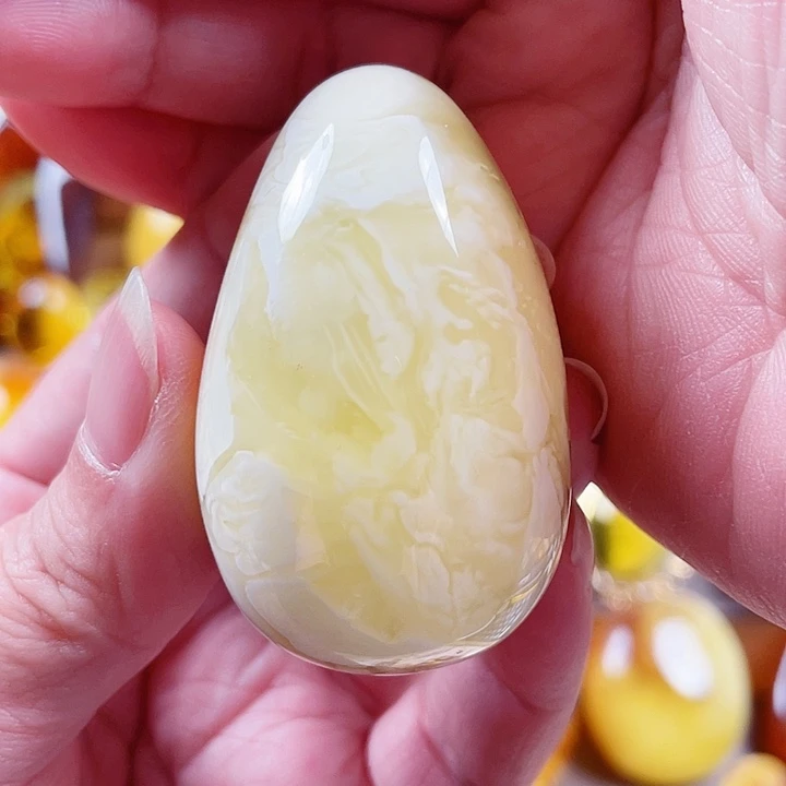 琥珀未镶嵌裸石吊坠