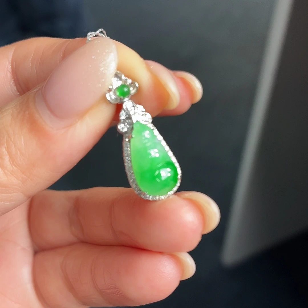 翡翠18K金镶嵌颈饰