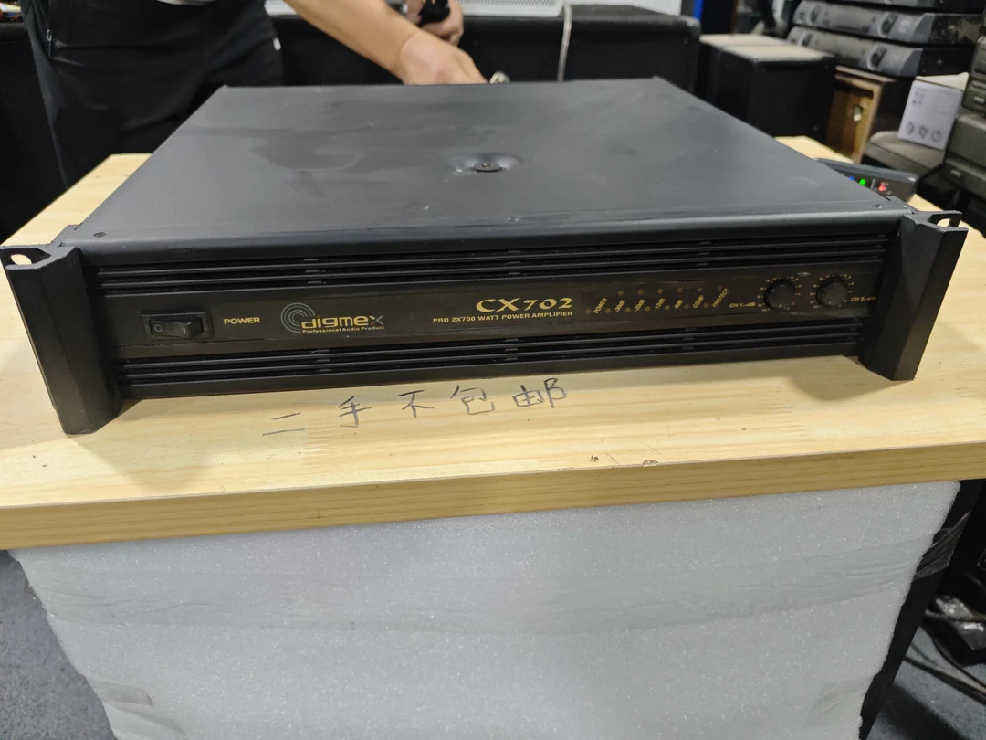 8新  二手DIGMEX专业功放，接线柱断了个，不包邮不支持无理由退货