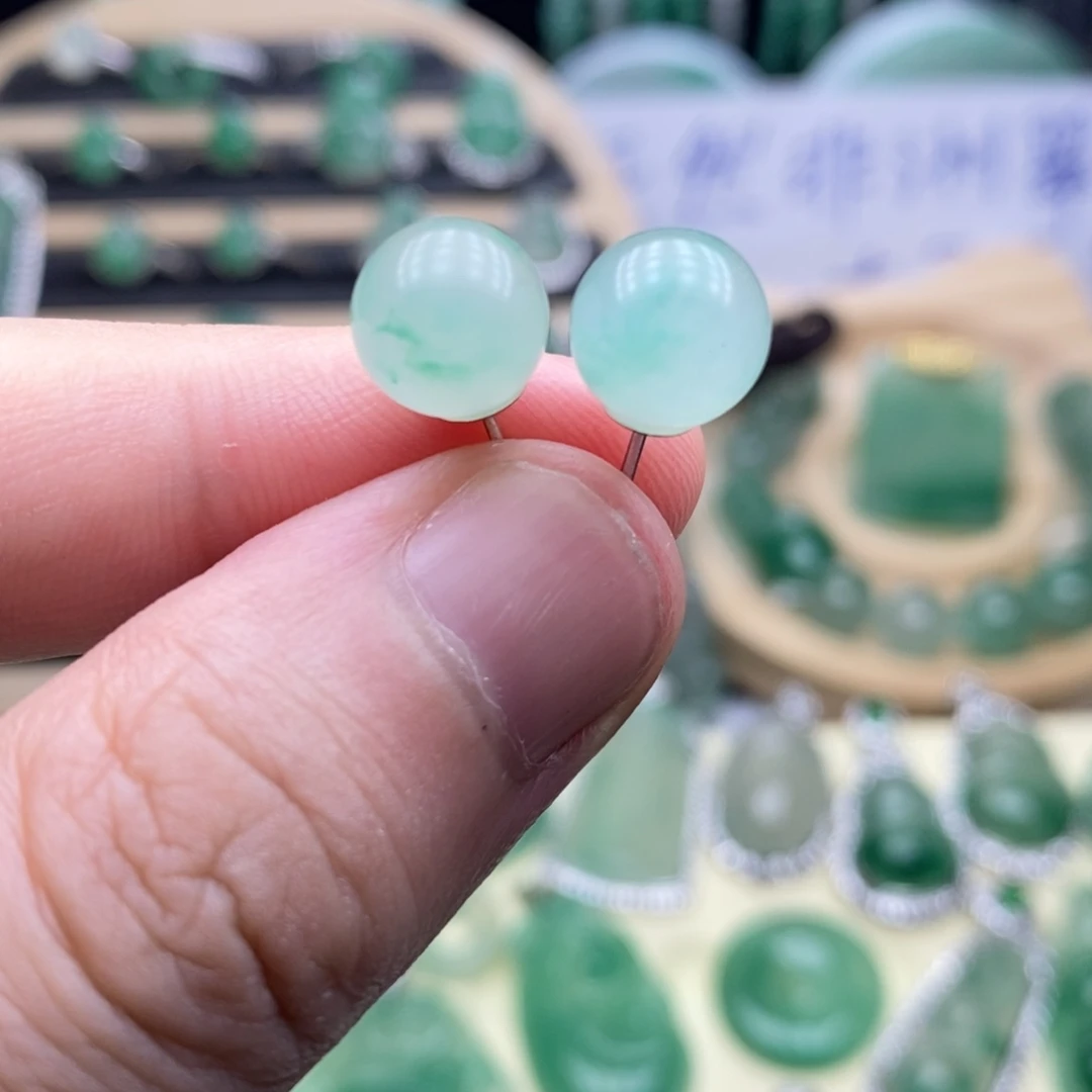 未镶嵌石英质玉（非洲翠）车挂