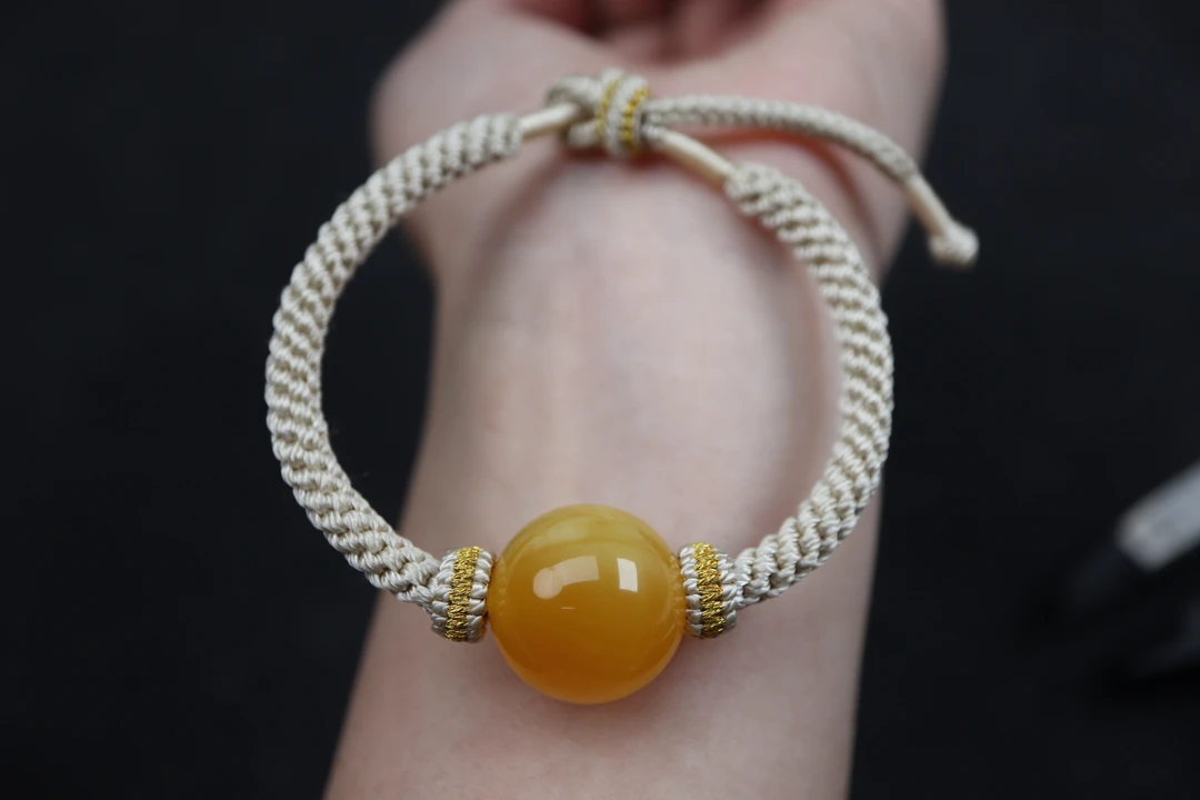 18.6mm暴力鸡油黄蜜蜡圆珠手绳，无杂裂，手工编织绳，裸重3.6g