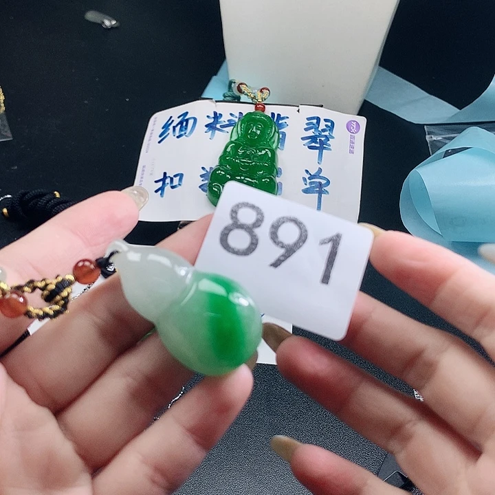 翡翠未镶嵌吊坠(赠链)