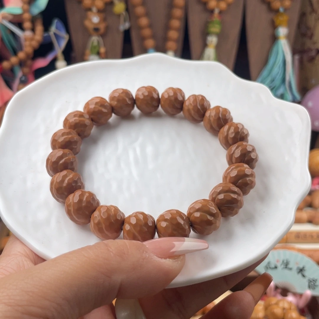 猴头核桃吊坠钻石扭扭