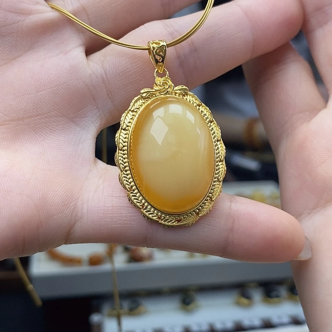 裸石琥珀未镶嵌成品