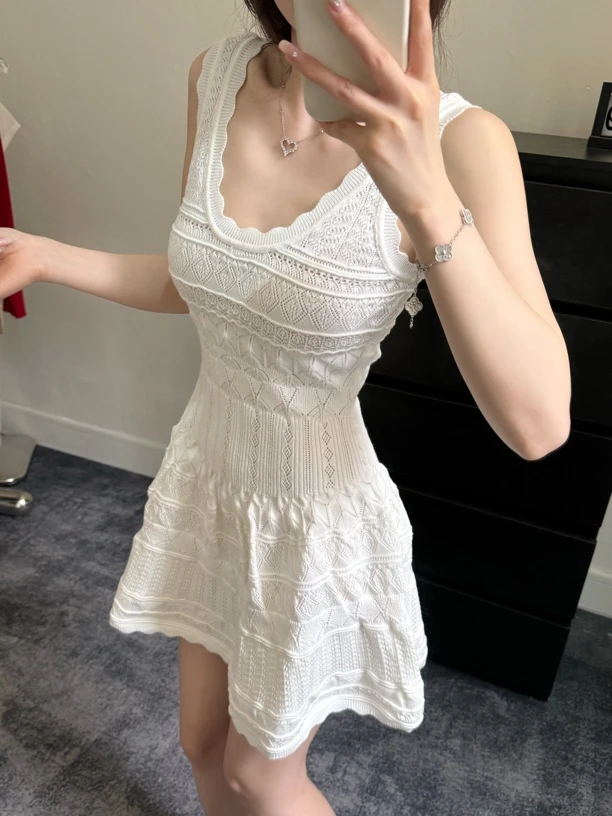 白色镂空针织吊带连衣裙收腰显瘦气质无袖背心短裙夏季