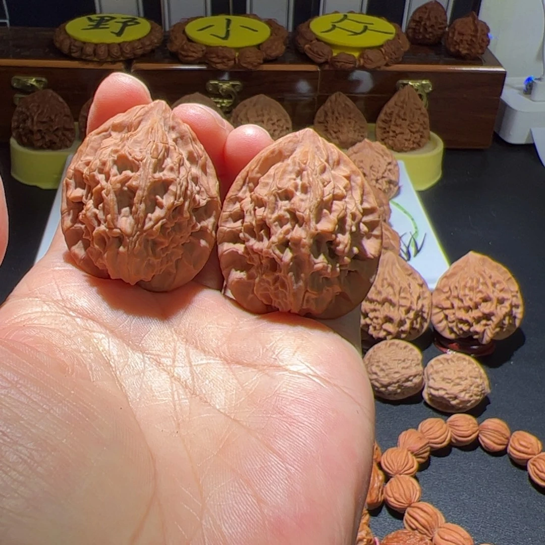 文玩核桃把件水晶虎，仅此一对