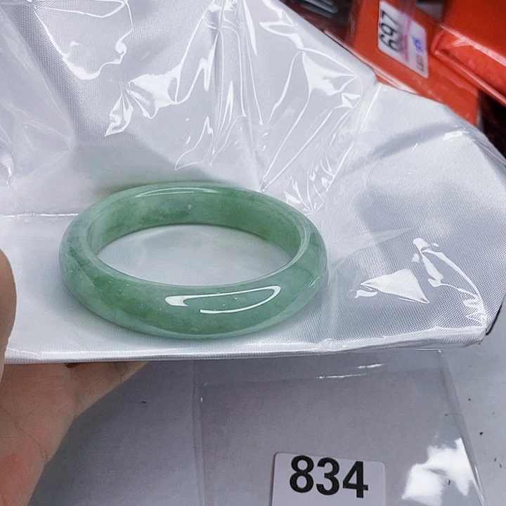 翡翠未镶嵌手镯一图一物实物为准（微瑕处理）