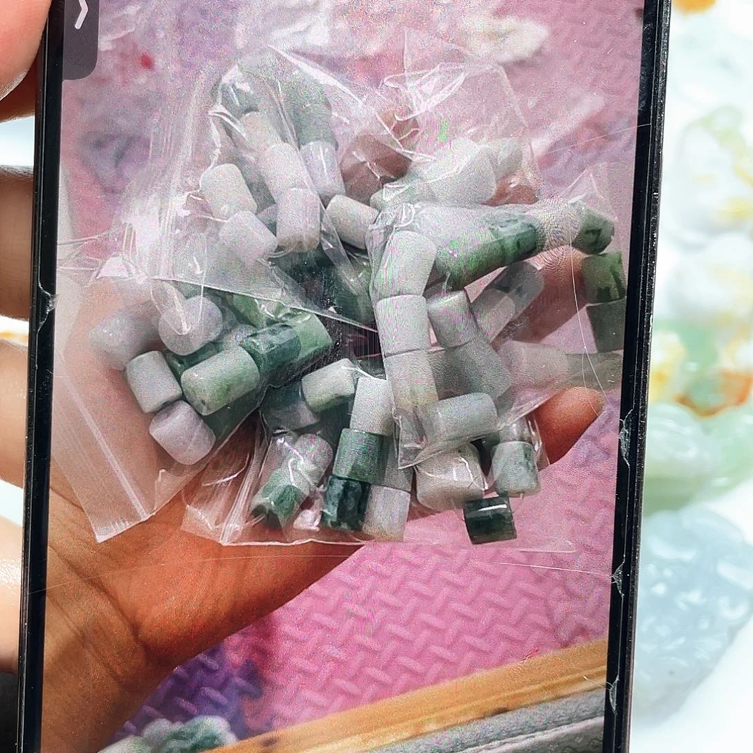 木***嫣翡翠未镶嵌颈饰翡翠