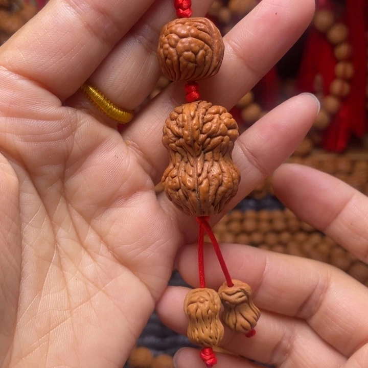 木质类龙纹桃枭挂件