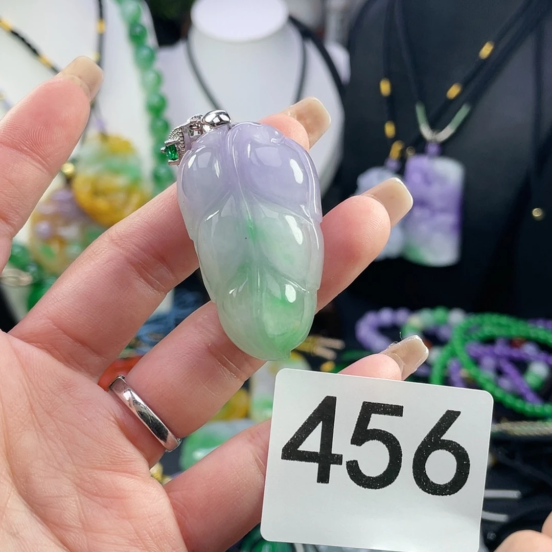 翡翠未镶嵌吊坠(赠链)