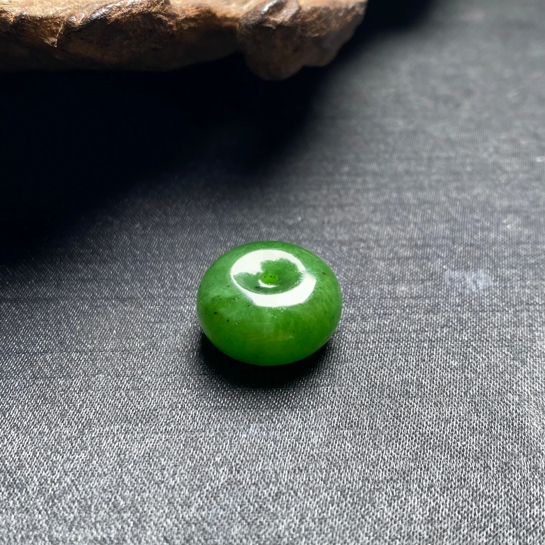 【迈越珠宝】天然和田玉碧玉红皮菠菜绿平安扣吊坠小巧扣子配件吊坠