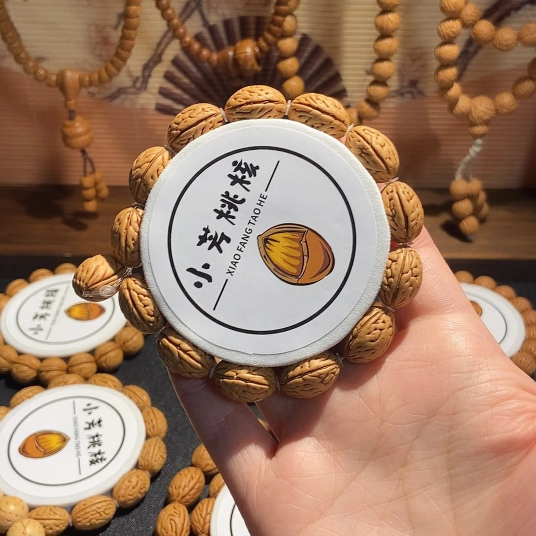 陈***嘚手串桃核蜡皮钱袋子手串