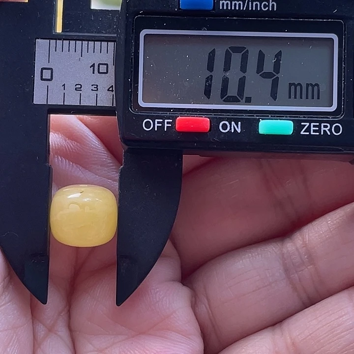 未镶嵌蜜蜡裸石45杂
