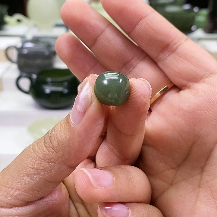 未镶嵌和田玉挂件N**A珠子 微瑕