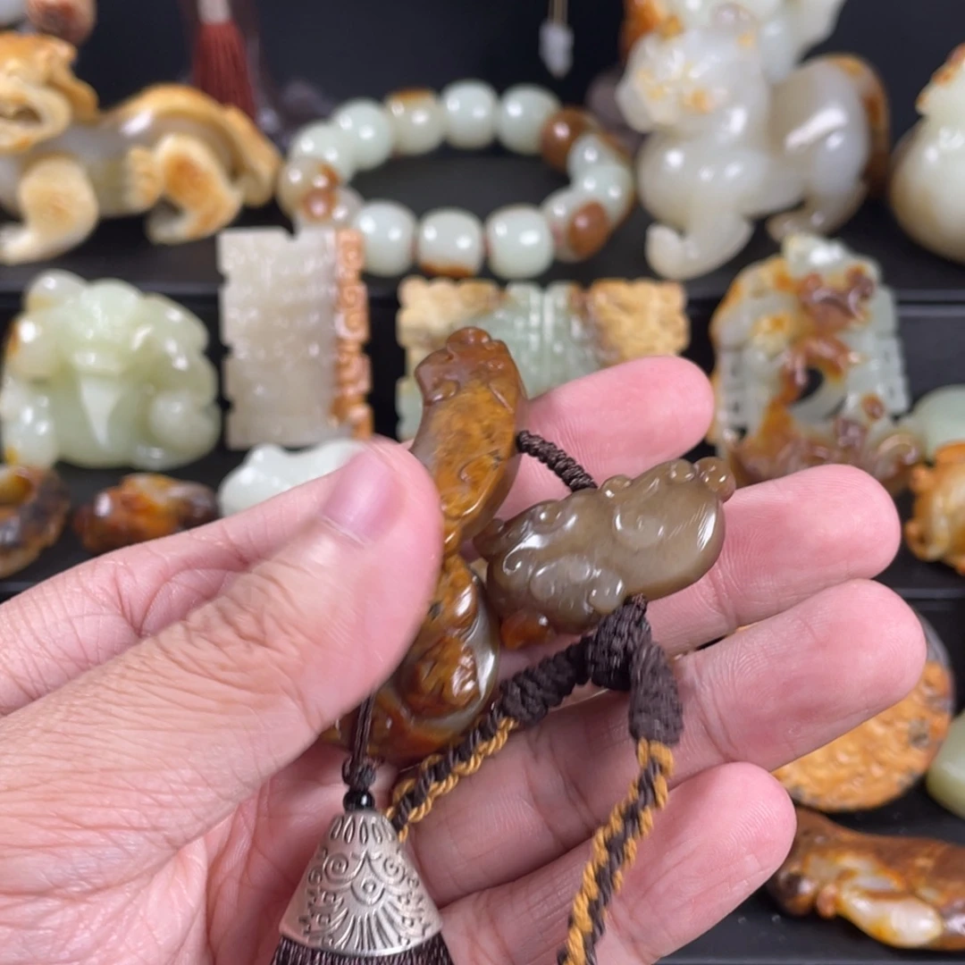 凡***凡和田玉未镶嵌颈饰