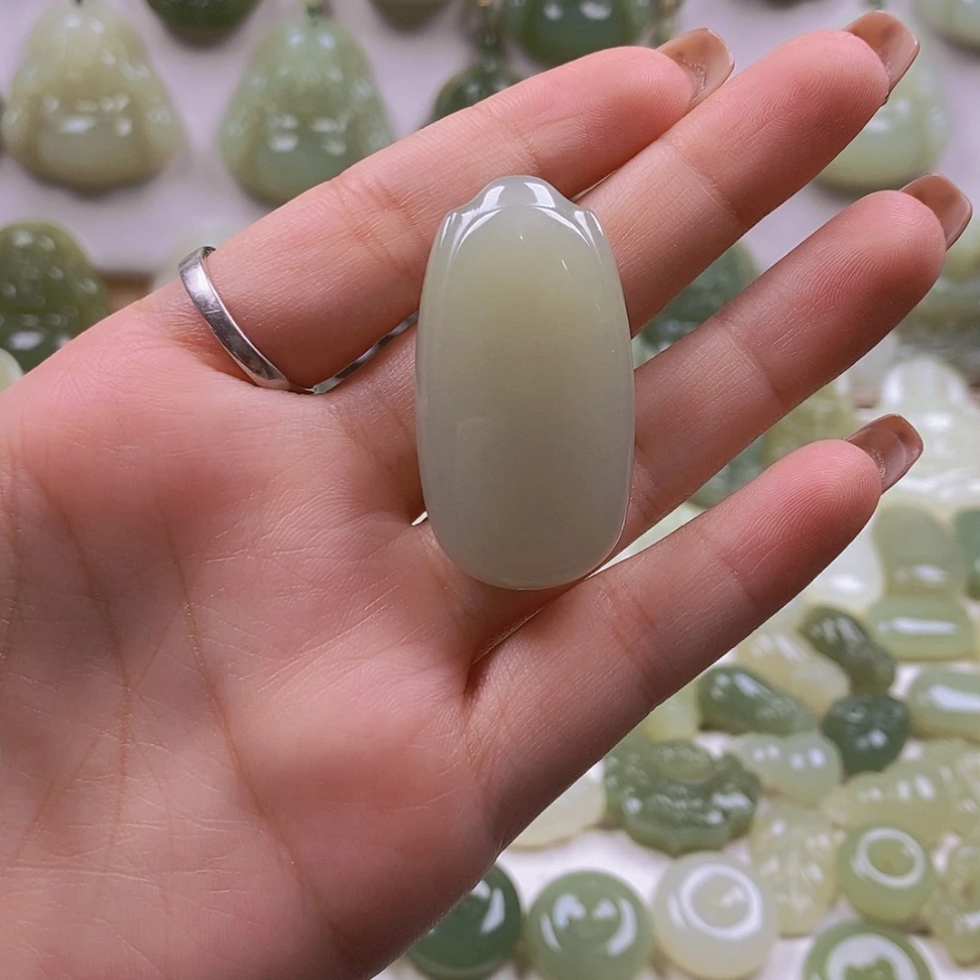 用***0和田玉未镶嵌颈饰