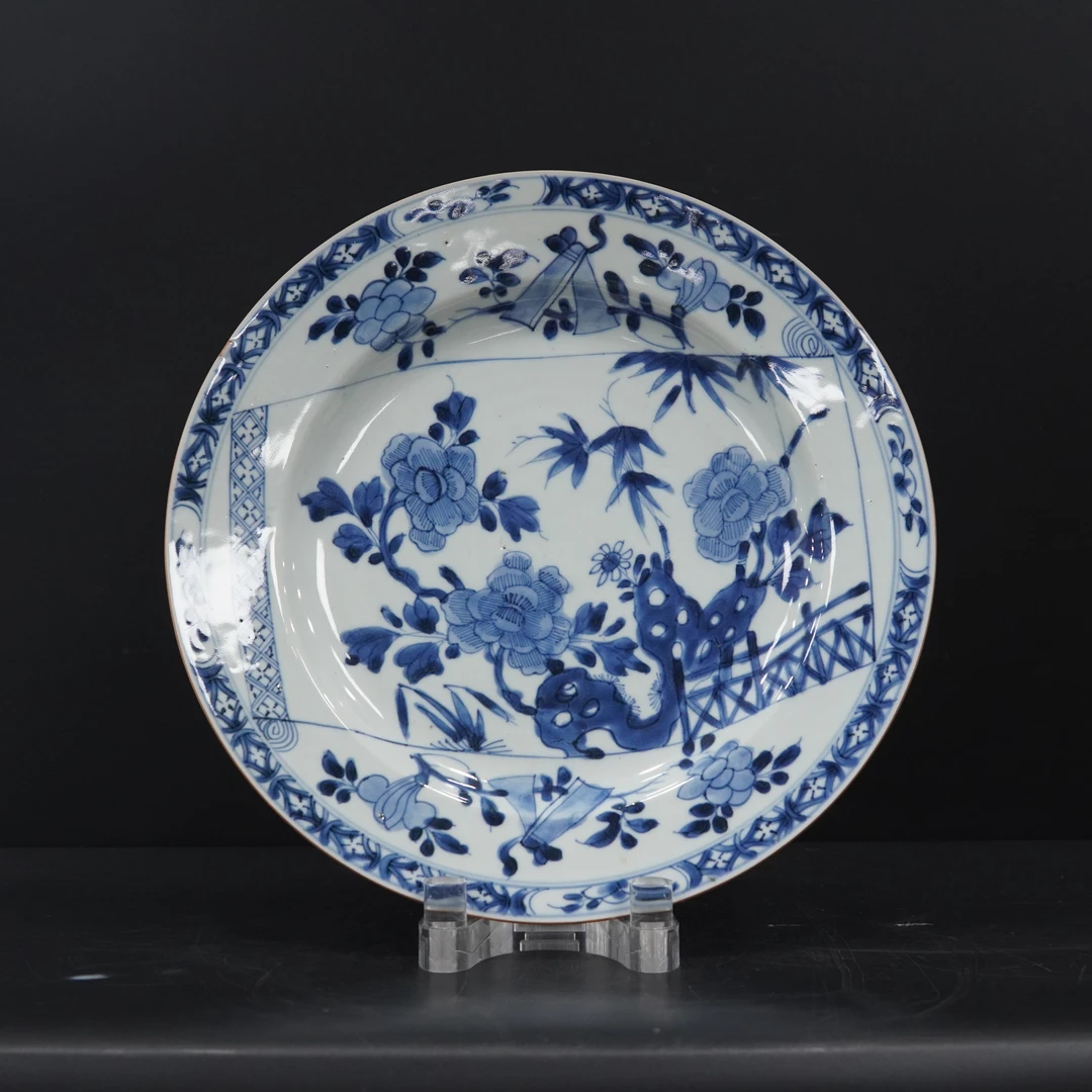 XCY00028青花卷轴开窗洞石牡丹纹折沿赏盘