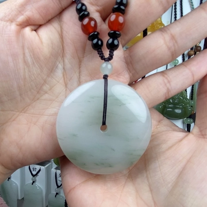 石英质玉未镶嵌颈饰