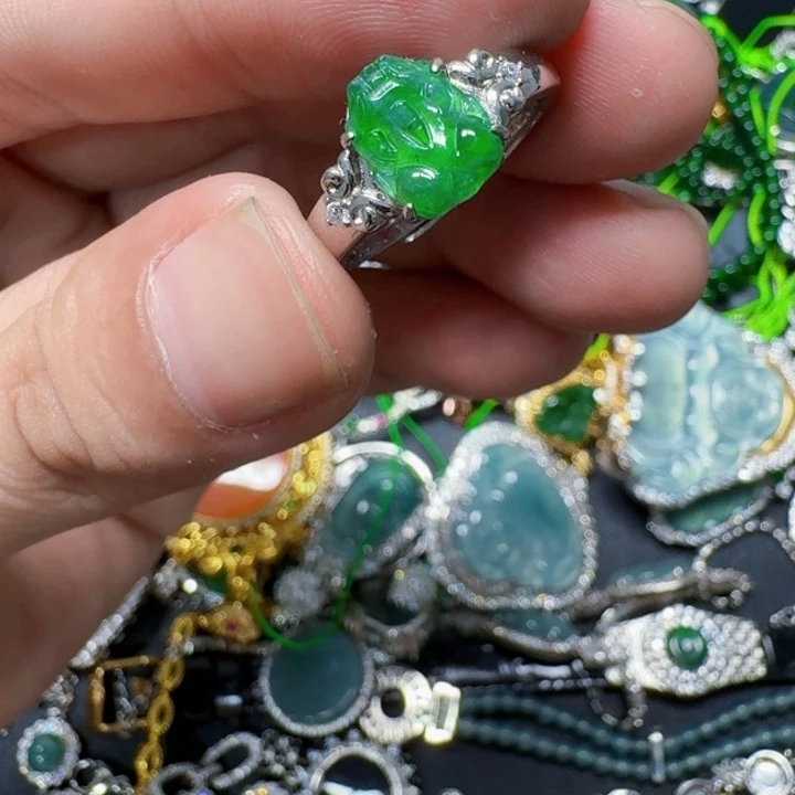 翡翠未镶嵌颈饰天然A货翡翠放漏