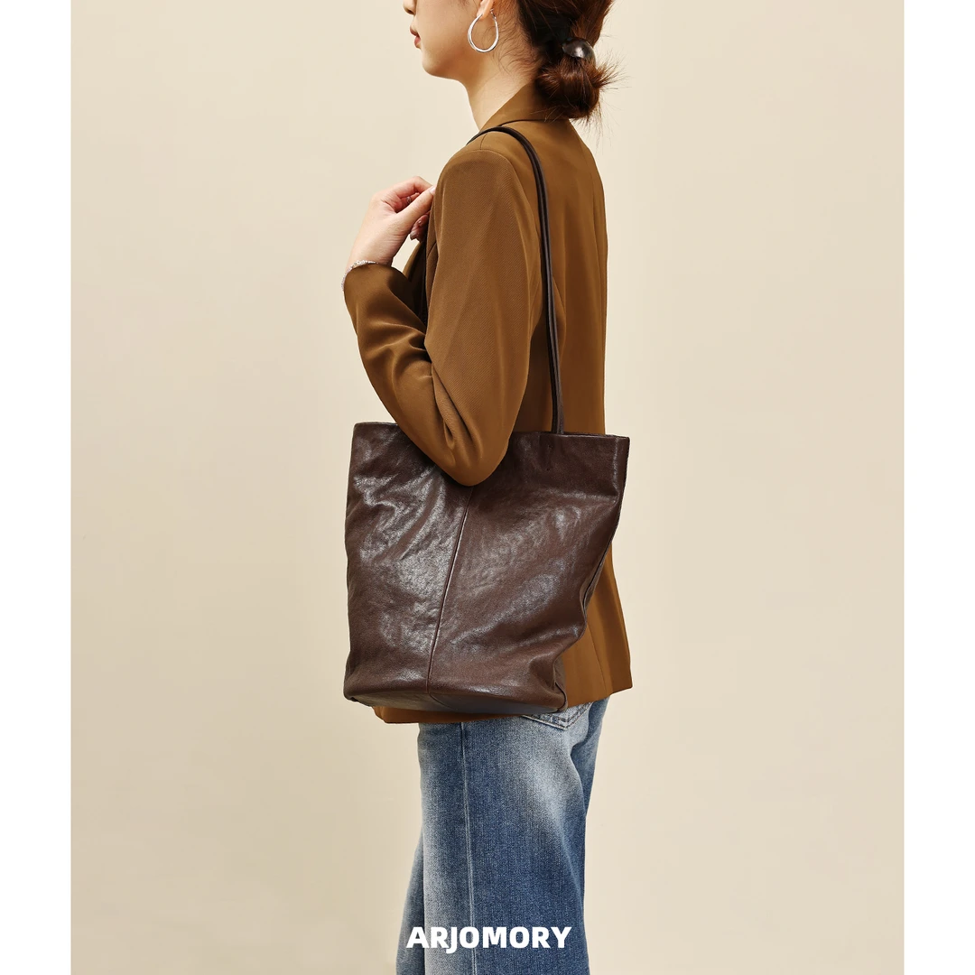 ARJOMORY原创设计大容量牛皮水桶包女2025早秋新款复古通勤单肩包