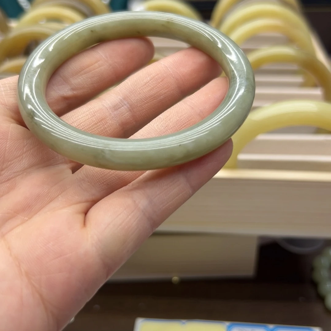 和田玉手镯未镶嵌59.2圈围3354瑕