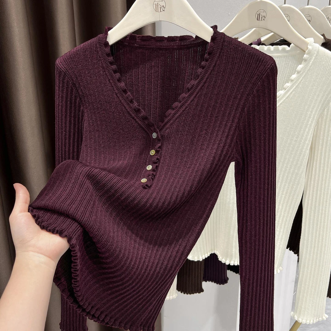 红色高级感坑条V领针织衫秋冬新款木耳边长袖T恤软糯打底上衣女款