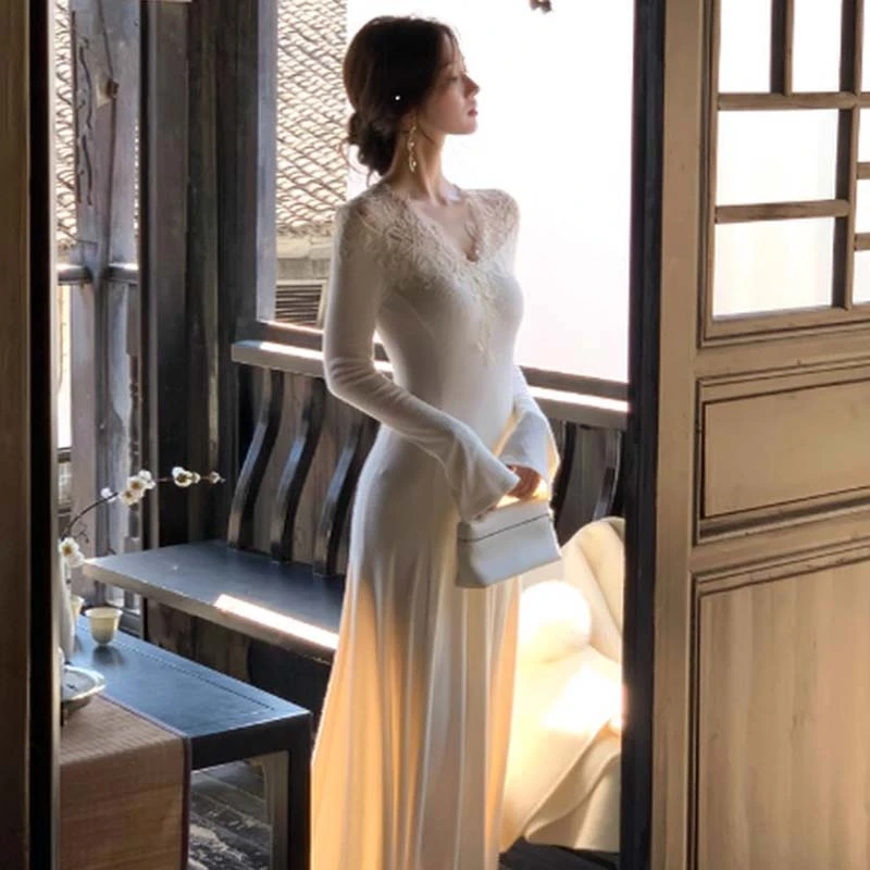 【木子】纯欲温柔风v领蕾丝连衣裙女氛围感浪漫收腰修身长裙D4142