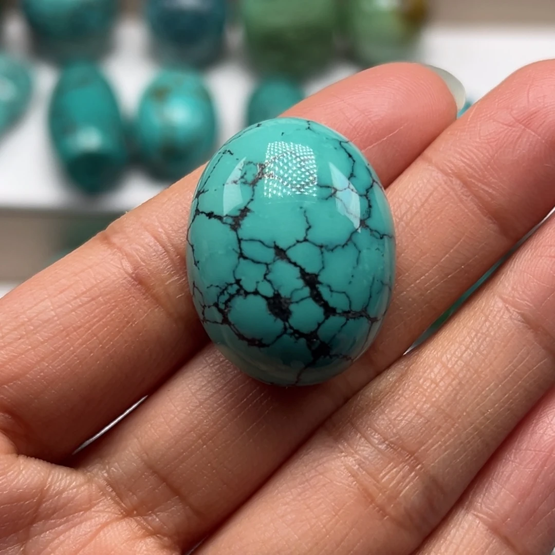 修***哥绿松石未镶嵌珠宝奇石