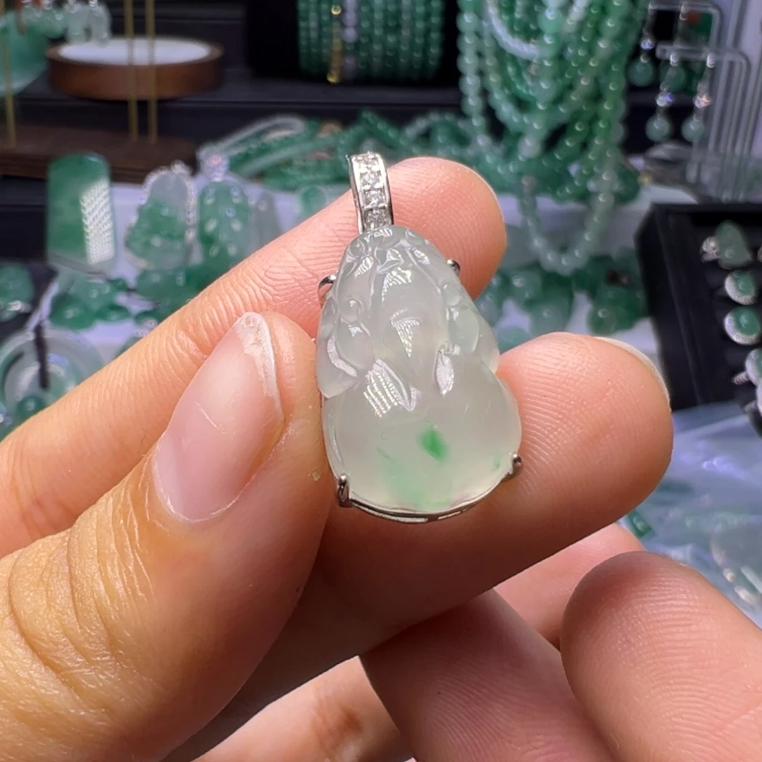 石英质玉（非洲翠）未镶嵌颈饰