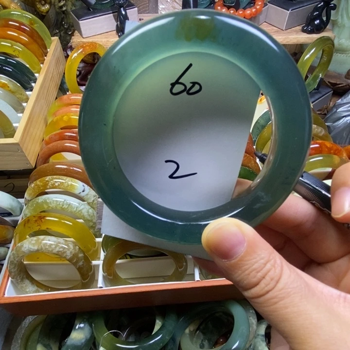 大***瓜蛇纹石玉未镶嵌手镯