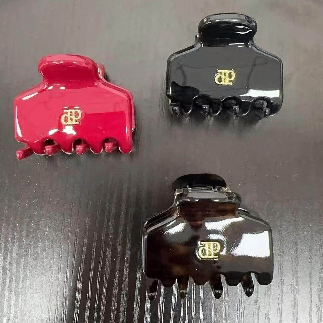 Mi33 方形亮面金色小标中号抓夹