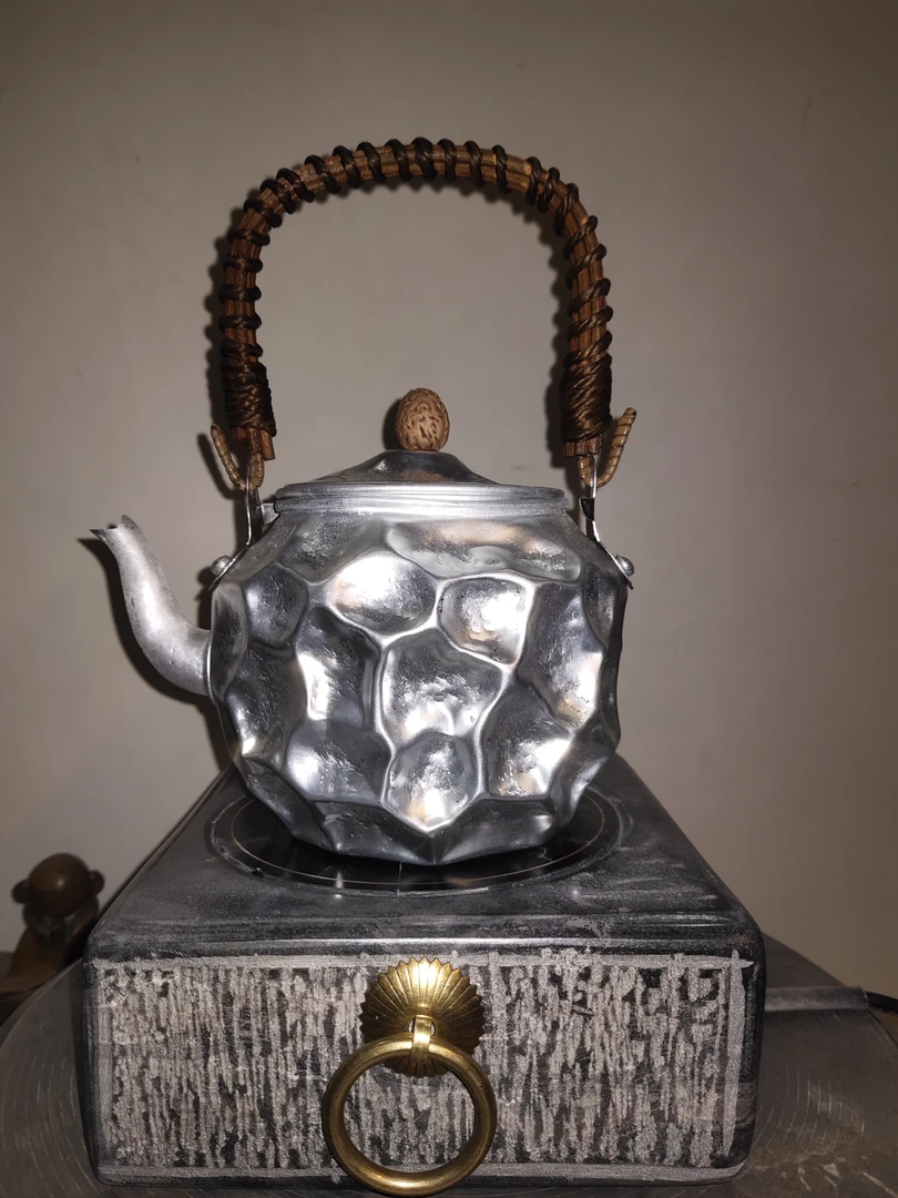 手工锤打纹复古煮茶壶800毫升，桃枭壶钮，手工藤编提手家用锤纹