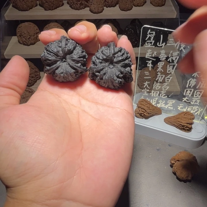 玩***度文玩核桃吊坠地闷三愣