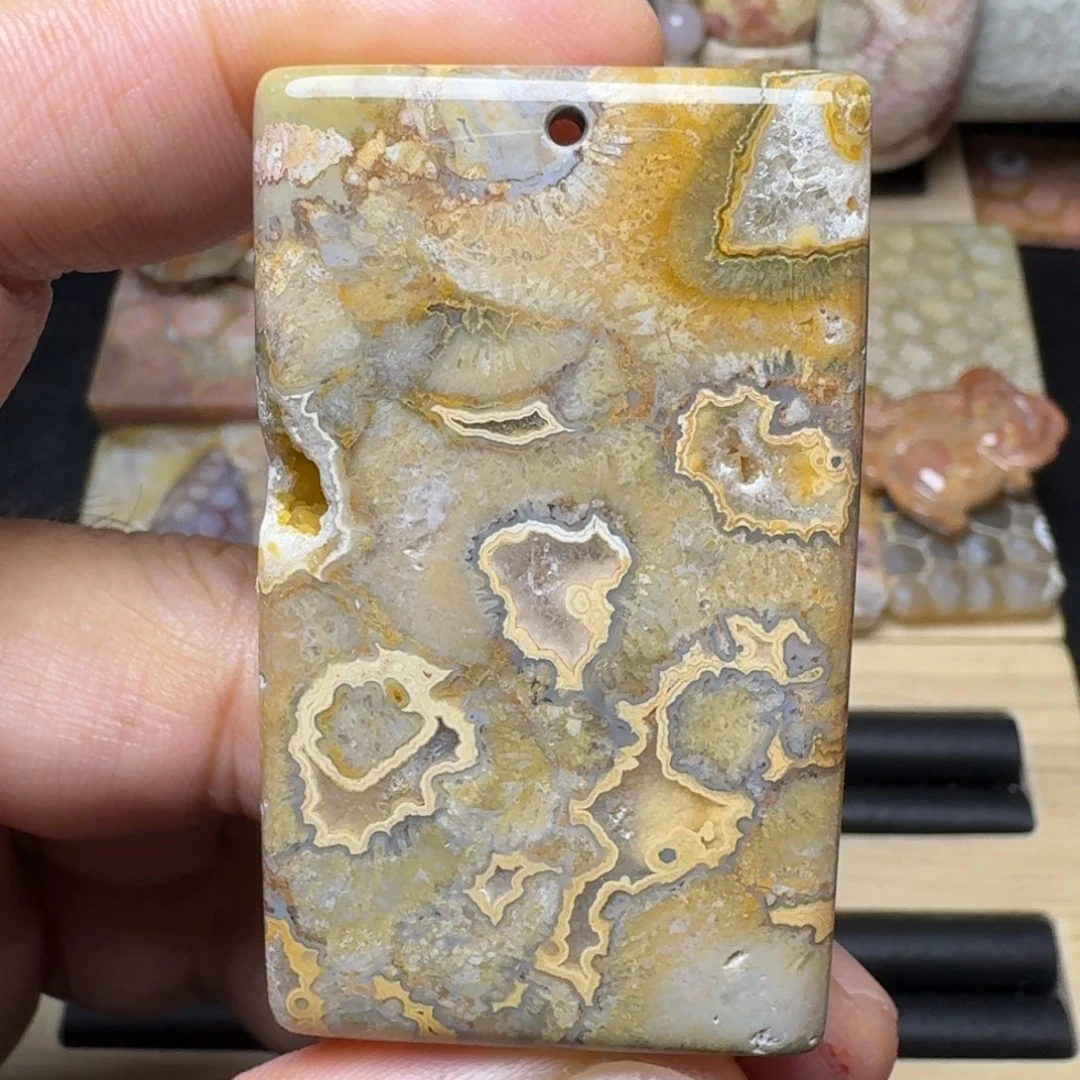 石英质玉未镶嵌纯天然色有机玉石保真色