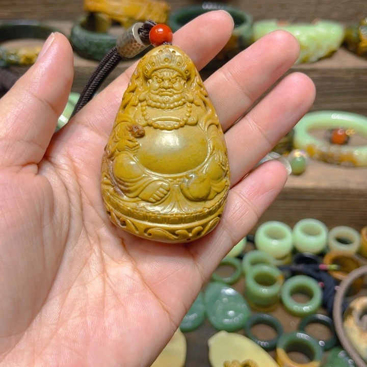 w***远颈饰未镶嵌岫岩河磨玉（透闪石质玉）