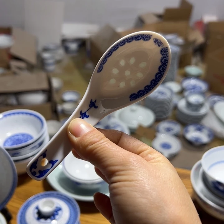 碗青花玲珑小饭勺茶花