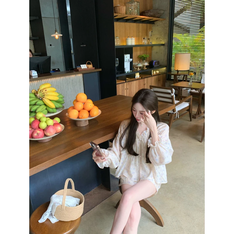 萌萌Ja」西西里春天  蓝铃花Du家印染 珍珠扣V领上衣短裤女套装