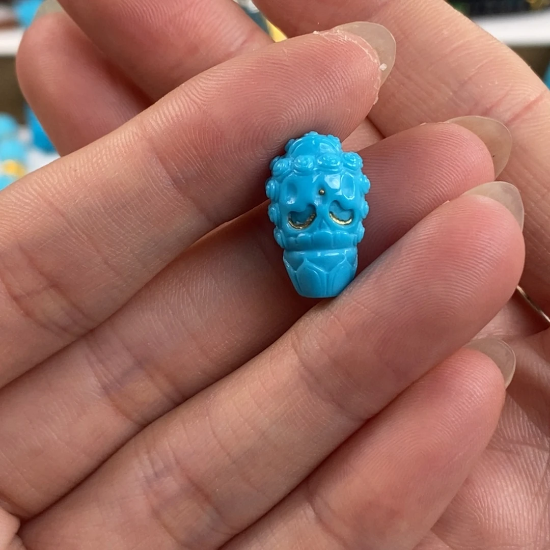 未镶嵌绿松石。呆三通