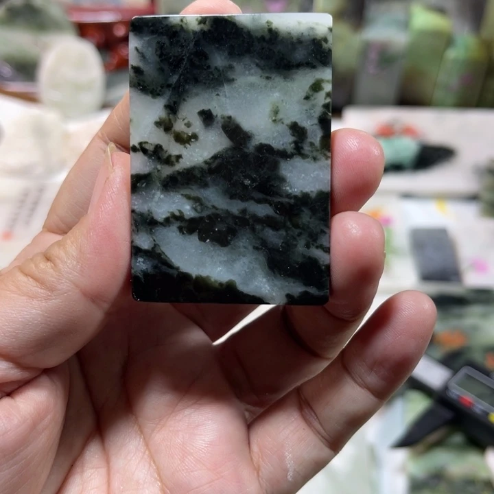 独山玉未镶嵌颈饰