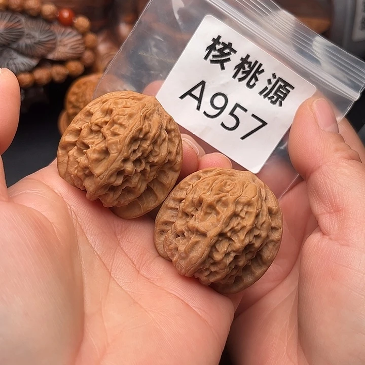 文玩核桃吊坠野狼39+