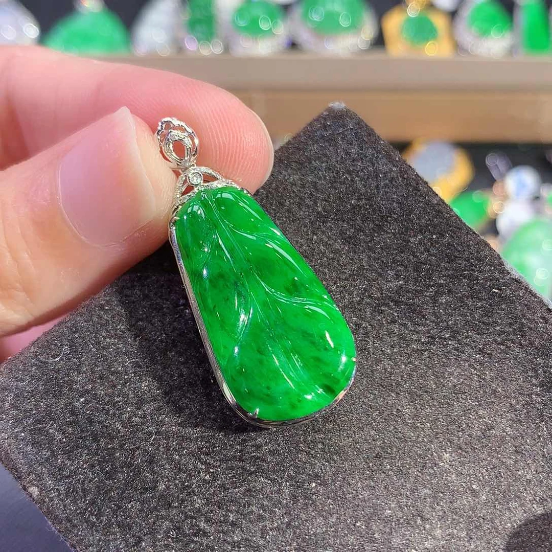 翡翠18K金镶嵌吊坠(赠链)