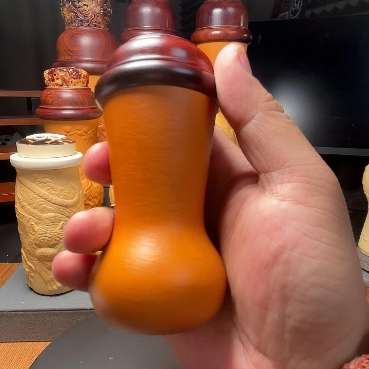 知***乐隐隐约约地看到一只大白狗和