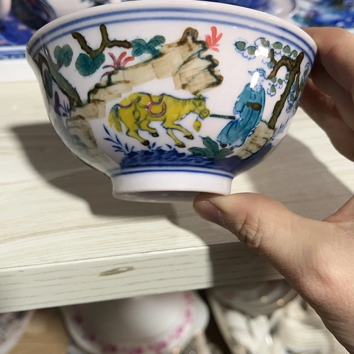 瓷片///////直径12.5厘米。红西西。