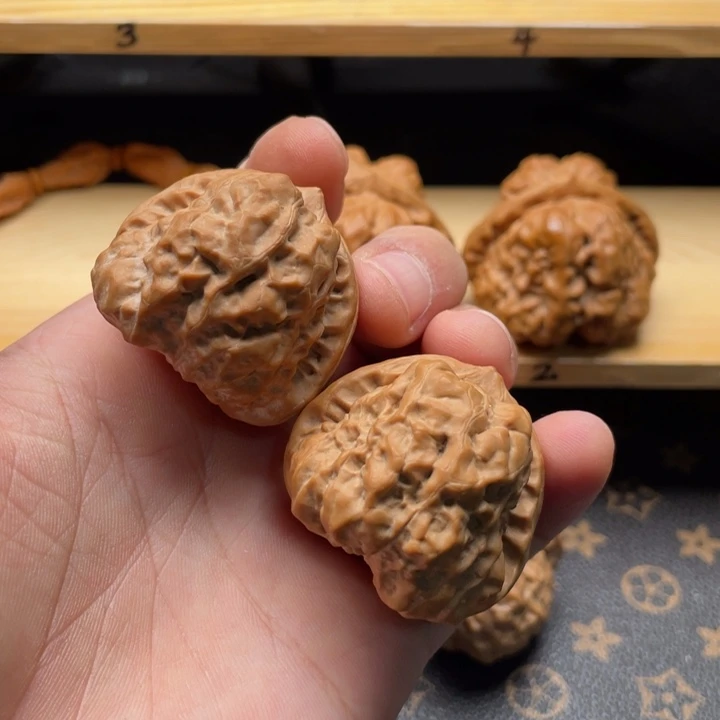 核桃蛤蟆头文玩核桃