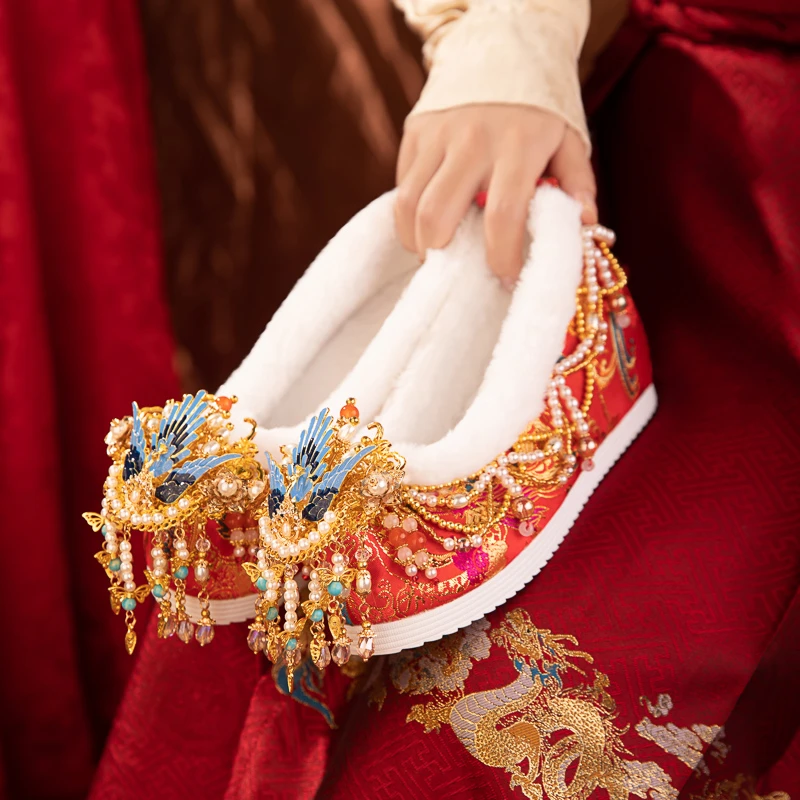 新娘婚鞋2025年冬季新款加绒内增高新中式手工定制红色秀禾绣花鞋